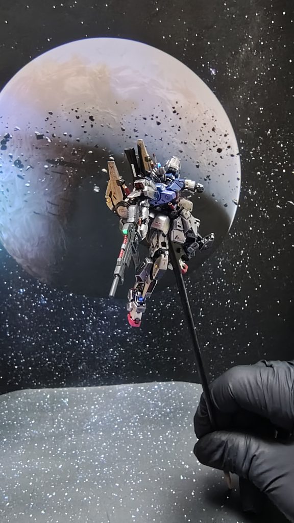 胸部のブルーは偏光カラーにしてるので角度によっては紫にも見えます。