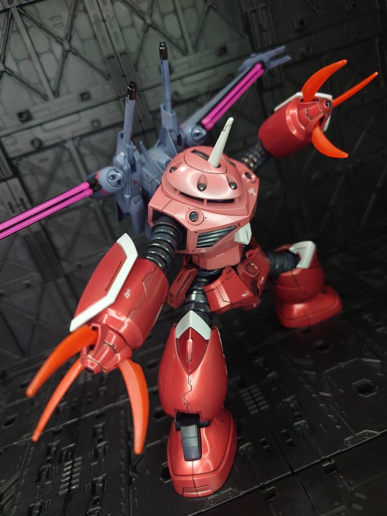 劇中ポーズ4爪は通常状態と赤熱状態の拳(?)ごと交換出来るよう2セット入っている親切仕様。バンダイさんグッジョブ。