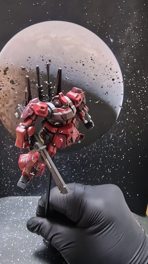 ごつめの機体なので、赤のカラーを2色にして情報量を増やしてのっぺり感を無くしてます。