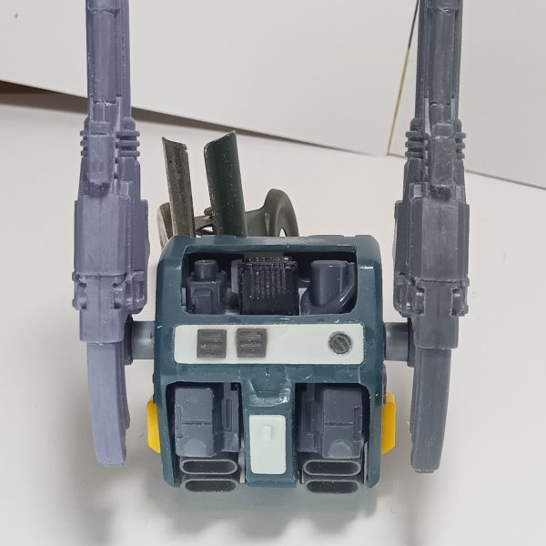 みなさまお久しぶりでございます🙇ちょっと間空いちゃいましたけど、ちょこちょこ作業して制作を進めております写真はさほどやってないように見えますが、いろいろやってあります比較写真が載せたくて、比較用にダブルゼータをもう一体用意しました完成した時に比較写真も載せたいと思います花粉症や意外なとこでインフルエンザが流行ってますが、みなさま、ご自愛くださいませ（2枚目）