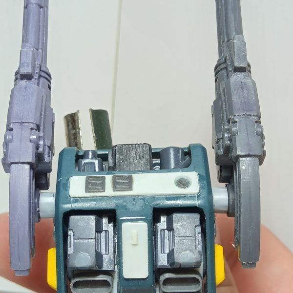 みなさまお久しぶりでございます🙇ちょっと間空いちゃいましたけど、ちょこちょこ作業して制作を進めております写真はさほどやってないように見えますが、いろいろやってあります比較写真が載せたくて、比較用にダブルゼータをもう一体用意しました完成した時に比較写真も載せたいと思います花粉症や意外なとこでインフルエンザが流行ってますが、みなさま、ご自愛くださいませ（4枚目）