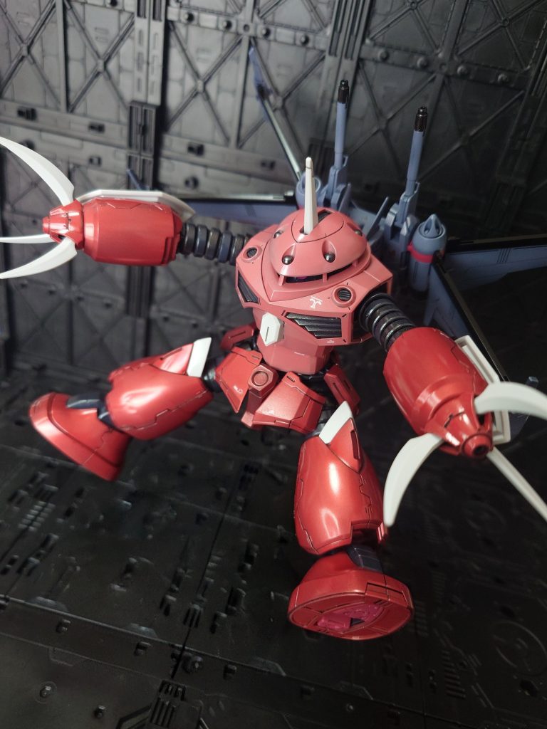 劇中ポーズ2急制動からの射撃。このずんぐりした機体で高速近接戦闘するアスランって、、、。やはりアスラン・ザラが最強か。