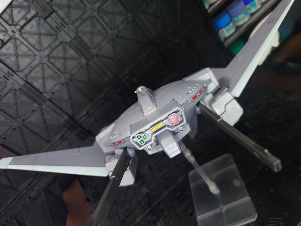 各種センサー部はシールが付属していましたがキャンディ塗装の要領で塗って仕上げました。細かい塗り分けが多く、筆塗り多用で目がしぱしぱ(笑)