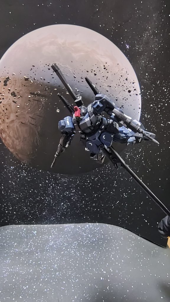 赤い方と違い、武器をビームピストルに持ち替えてます。