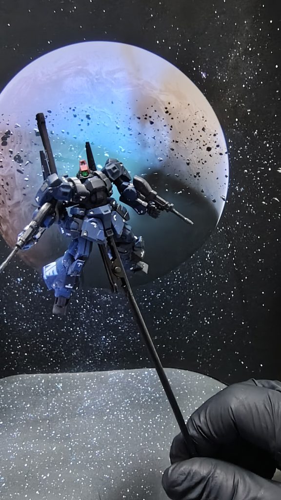 目元の蛍光塗料が滲んでしまい悲惨なことに、、、まだこちらはマシですが、赤い方は絶望的な仕上がりでお見せできません(zaku-kao9)ブラックライトは当てれません、、、