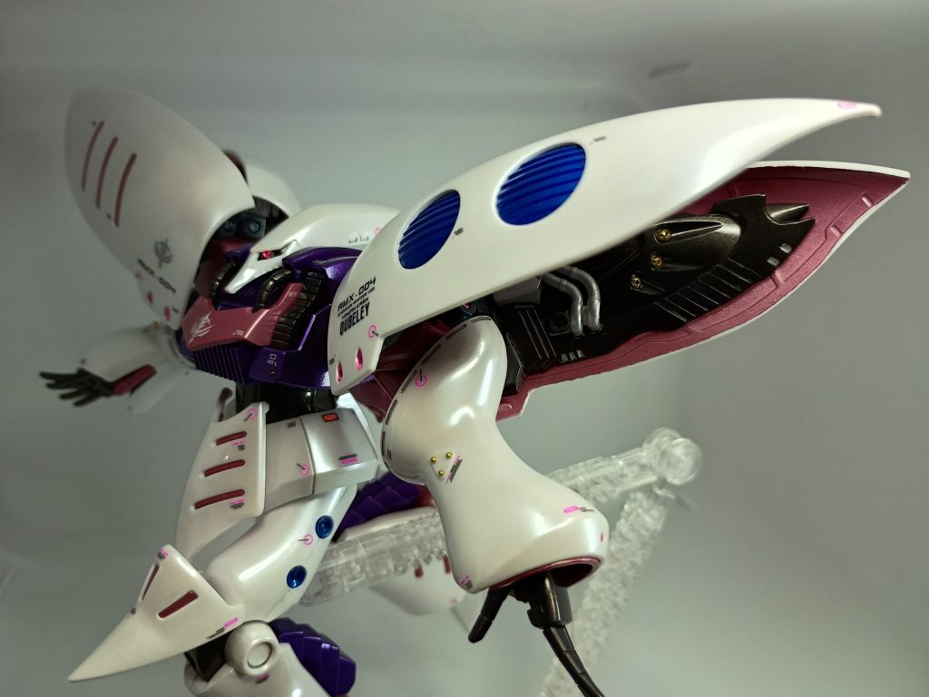 肩の内側のディテールはビーズ埋め込んでいます