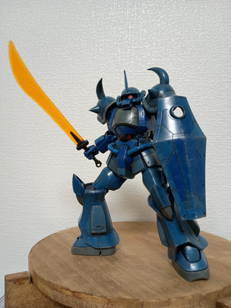 スジ彫り追加、スパイクとアンテナシャープ化、UVレジンでモノアイ立体化しました✨️あとパネルラインでの塗り分けやってみました🎨