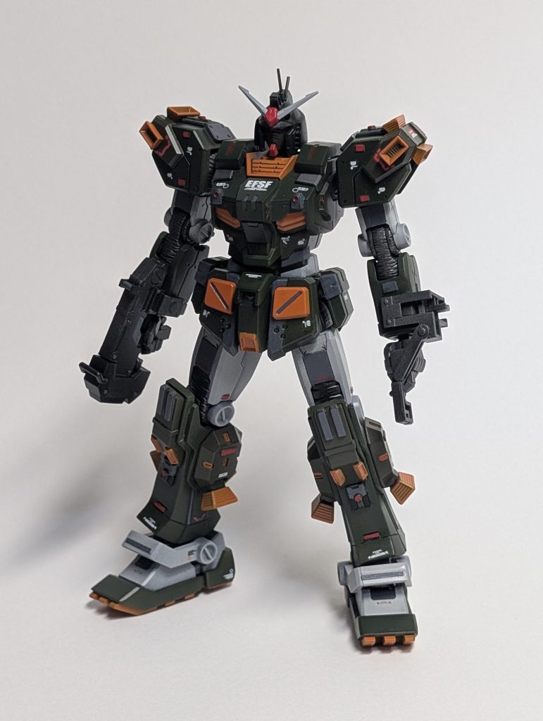 そしてデカールでカバー。最後は半光沢でフィニッシュ。&nbsp;