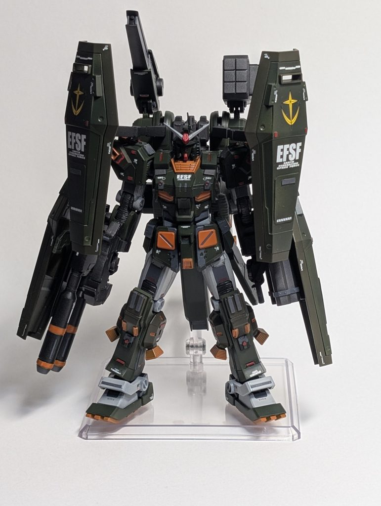 このフルアーマーガンダムは胴体が７号機、それ以外はサンダーボルトのものを使用。&nbsp;