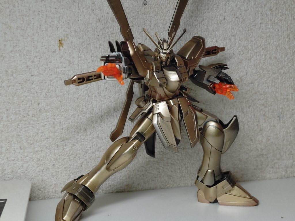 レッドの下地は割と反映してくれますね。ゴールドはメタリック成分が分離しやすくて、上手く発色させるのが難しかった。