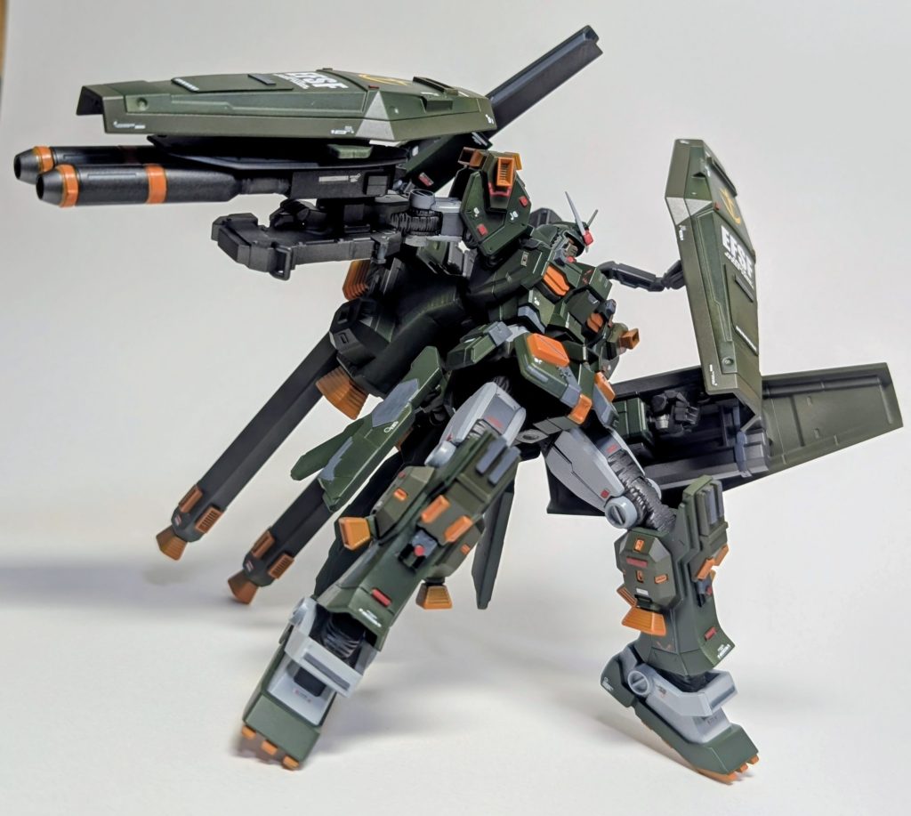 これが元の画像です。なかなかうまく撮れたと思ってます。右のシールドがこのポーズにおいて不用だったのではずしました。