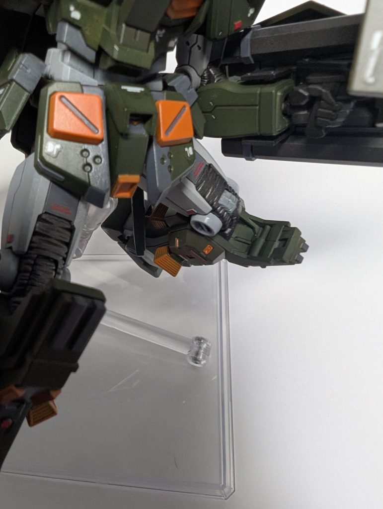 ・今回の反省点は関節を思いっきり曲げると未塗装部分が出てしまうこと。・塗装が薄いところがあった。・エアブラシ吹いてると塗料が足りなくなった。・塗装した直後に猫の手からパーツがとぶ。などありました。私だけじゃないですよね？ここまで読んでいただきありがとうございました。感想や共感していただけたことがありましたらコメントで待ってます。