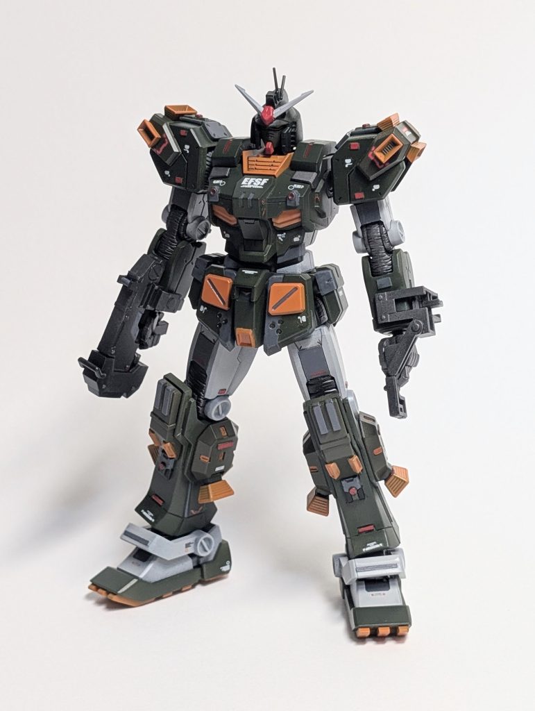 そしてデカールでカバー。最後は半光沢でフィニッシュ。&nbsp;