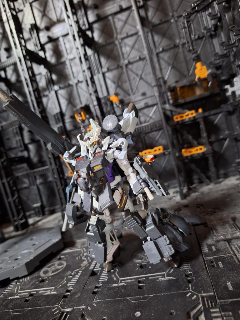 こちらも、軍警ザク同様、既に持っているとのことで甥っ子のプレゼントに弾かれたもので、何かヒトヒネリとジャンクパーツでフルアーマー化することに▪︎▪︎▪︎