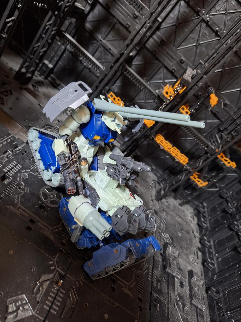 フロントタンクを上げた状態は、待機及び通常巡航モードです。