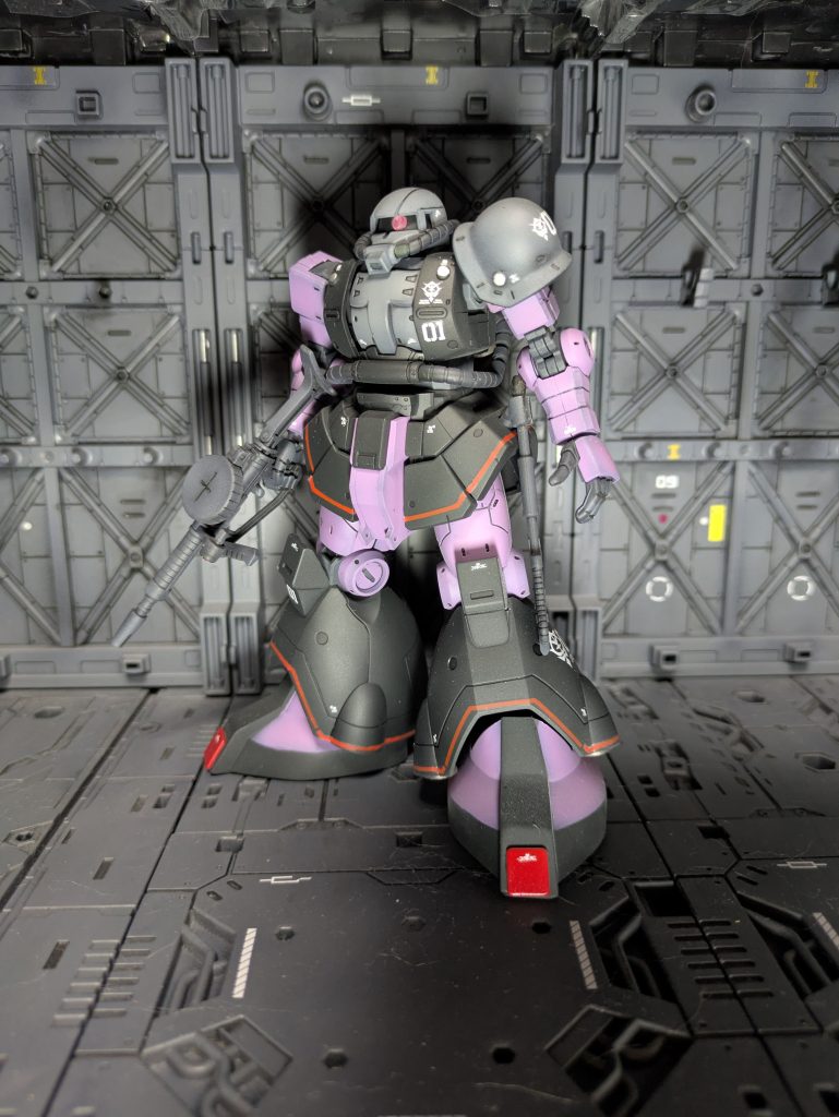 足首から下がドム試験型とちょっとイメージ違ったので、旧キットのドムから移植しました。ありがとう我が家のマウンテンサイクル（ジャンクボックス）