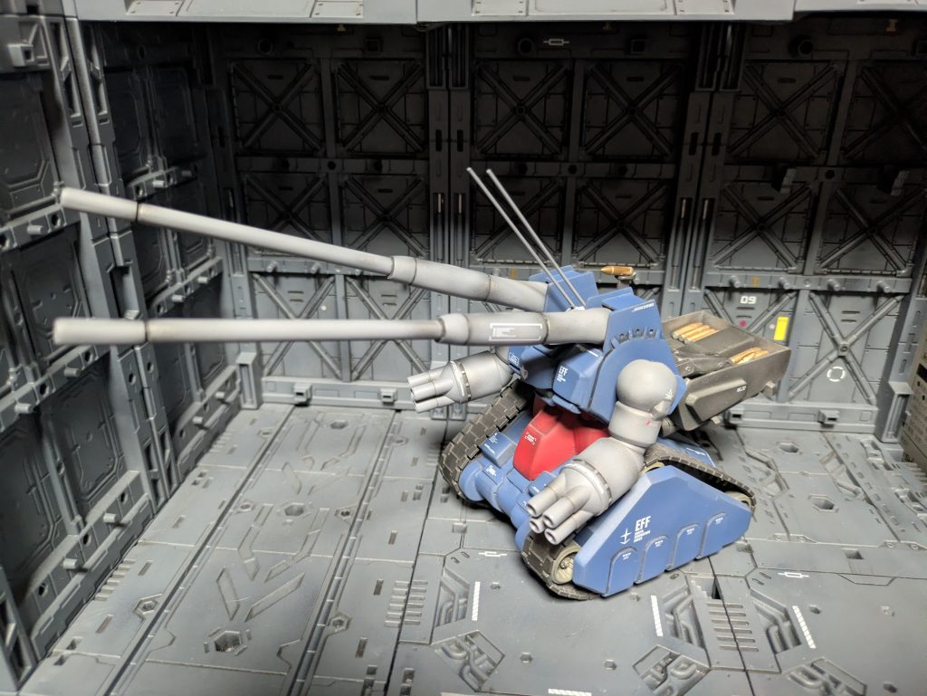 バックパックの給弾システムも再現してます。