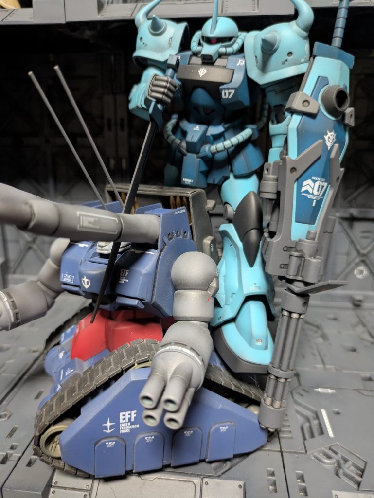 格納庫でも刺されました😅