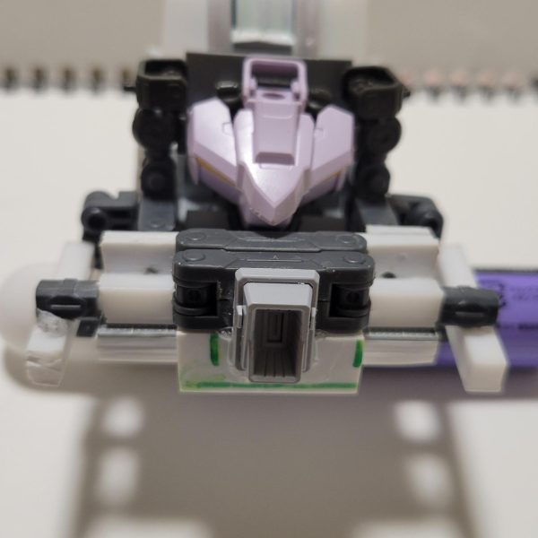 最初に言いますが当作品は途中制作物ではなくて半分ボツにしたものです。ご了承ください。だいぶ前に作った「エイハブリアクター仕様実験兵器」。これはガンダム・フレームに搭載されてる2基のエイハブリアクターの高出力を利用した遠距離戦用試験機…という設定。使用ガンプラには端白星を使ってます。どう使うのかというと、ガンダム・フレームの上半身丸ごと使ってその上で新型の艦船用大型エイハブ・リアクターも使い、特殊な機械に繋ぎ攻撃方法として「重力光線」を放つというもの。その特殊機械がプラ板やオプションパーツで作った端白星周りの物となります。重力光線であらゆる対象にぶっぱなして最終的にぺしゃんこにしてしまう恐ろしい兵器という体で作りましたが、最初はバカでかい移動要塞にしようとしたのですが技術力や環境的に問題があったので結局ボツにしちゃいました。またいつか良い身体を作ってやりたいものです…。（4枚目）