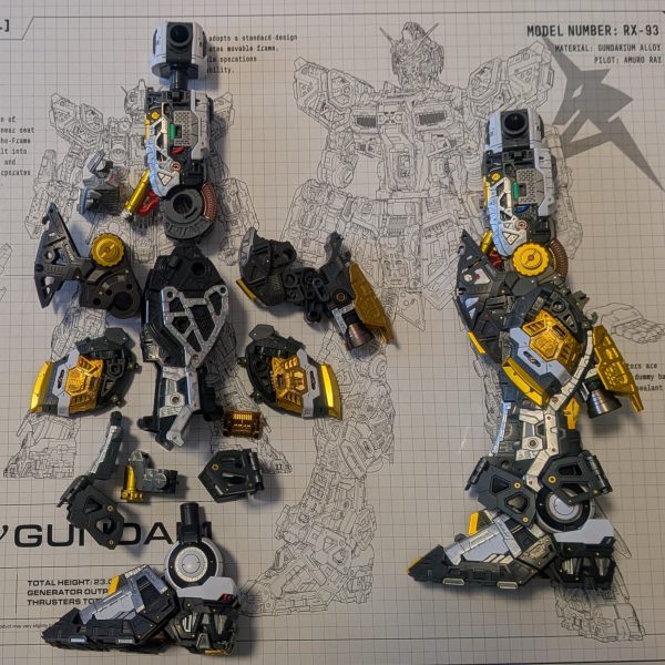 ようやく脚フレームが完成あちこち気の向くままに部分塗装してます基本的には成形色かつ露出トップコートも吹いてません説明書がユニット毎になっているので、組み合わさったときの爽快感が格別でした（2枚目）