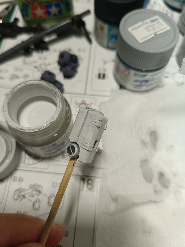 2層目。1層目の筆目と交差するように塗ります。この後バランスを見ながら合計4回重ね塗りして完了。いわゆる「清水式」に近い塗り方をしているつもりです。（清水式は筆目が1方向なので）