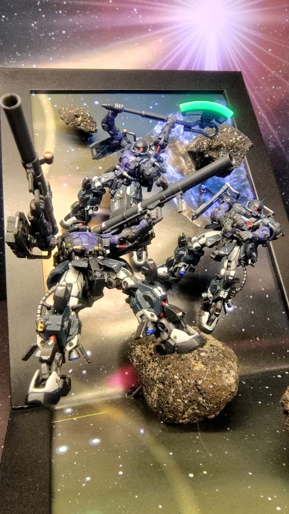 隕石群をくぐり抜けて襲って来るシーンをジオラマにして完成!!