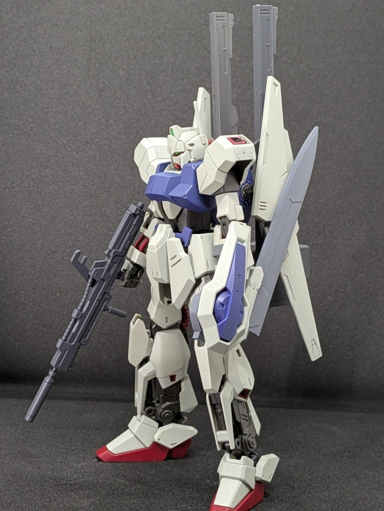 ベースはリバイブ百式をチョイス💕フェイスをガンダムタイプのお口有りに変更し、オレがガンダムさん特徴の武装を左腕にコンバートしました！