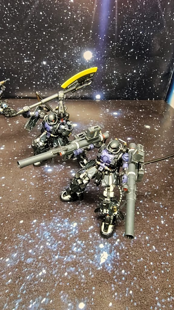 余ったバズーカーも両手持ちに!アニメにはないけど、勿体ないしこの方がかっこいい!