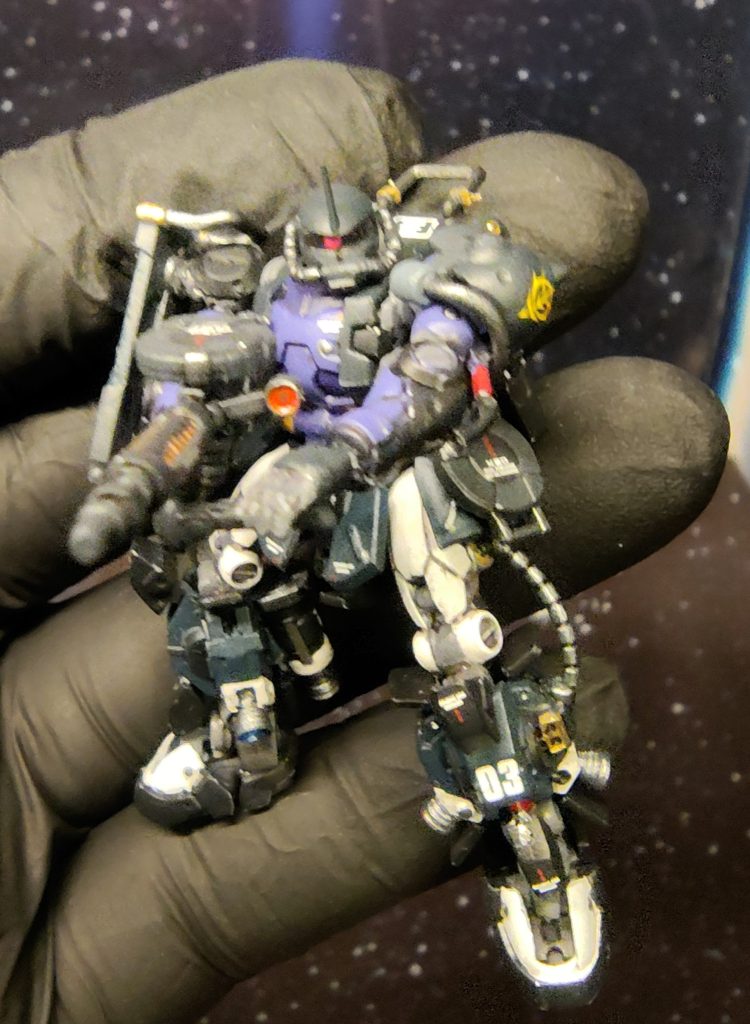 マシンガンを両手持ちにするのが一番苦労しました。腕の長さとか角度の調節が中々大変なんですよね。