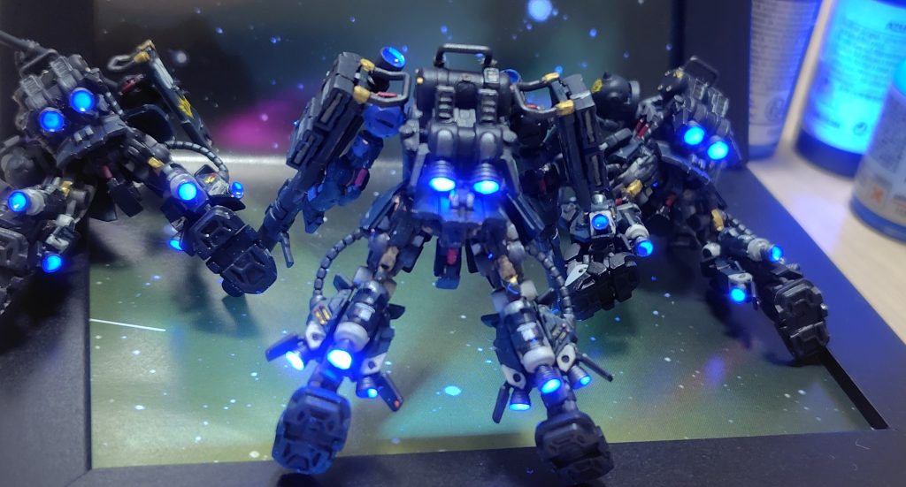 ヒートホークとモノアイとバーニアはブルライトで光ります!