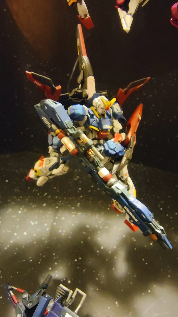 下からの角度もかっこいいけど、ジオラマではお見せできない(gundam-kao9)せっかくなので別の機会に、一体ずつご紹介もしたいと思ってます。