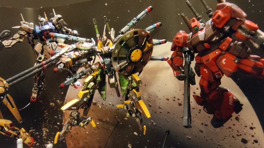 パラスアテネはタマムシ色の様な偏光パール塗装です。とても美しい色になりました✨️そして待ちきれずカメラINしてきたリック・ディアス