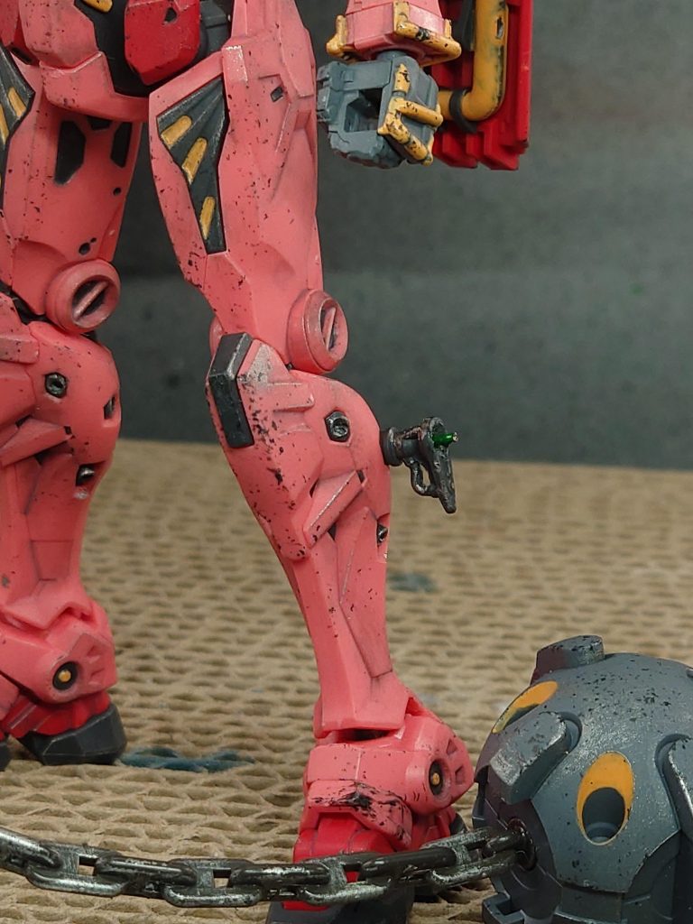 ピンバイスを新調し、ゴッドハンドのクイックパワーピンバイスに変えました。穴の空けやすさがこれまで使ってたのと段違いで、楽しくなりました。コネクタのケーブル部分を開口し、設定にあわせて削り込んで真鍮線でパイプを再現しました。