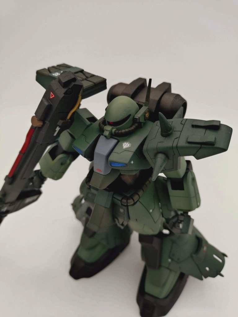 ヘッド部分は、アンテナ無くして、マークIIのバルカンポッドシステム装着各所スジボリ追加バーニア追加変更ほか、余剰パーツを使用して、ボリューム感をつけてみました。&nbsp;