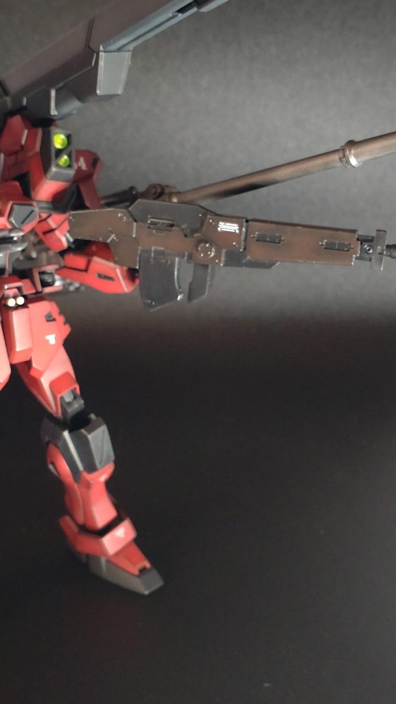 このライフルもモナカ成型だったのですが、頑張って塗分けしました。かなりお気に入りです。