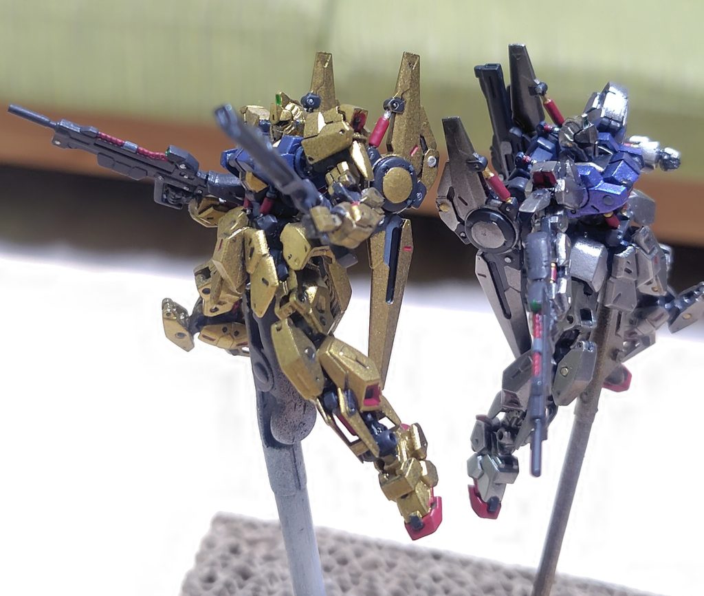 背中を預け合う仲間(gundam-kao3)デカール貼る前です。