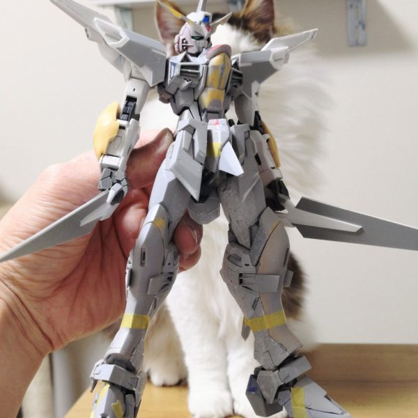 1/100イモジャの腕の製作も終わりまして。イイ感じにフリーダム2.0残しつつジャスティスになったかと思います。ディテールよ追加は全て終わってから。残すはバックパックとシールドとライフル💪（5枚目）