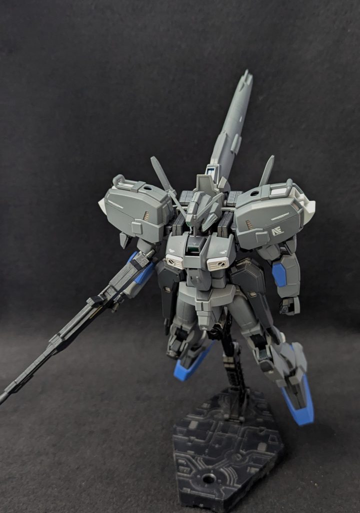 可動は悪いですが浮かして飾るだけでカッコいい