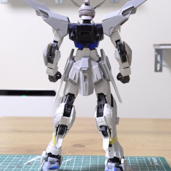 1/100イモジャの腕の製作も終わりまして。イイ感じにフリーダム2.0残しつつジャスティスになったかと思います。ディテールよ追加は全て終わってから。残すはバックパックとシールドとライフル💪（3枚目）