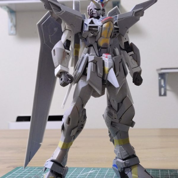 イモータルジャスティスのバックパックのパーツ揃いました。これにて本体のパーツは終わり。残すはシールドとライフルのスクラッチ。それができたら全身のディテールアップ作業です。過去最高の加工精度が出てます✋️(笑)（2枚目）