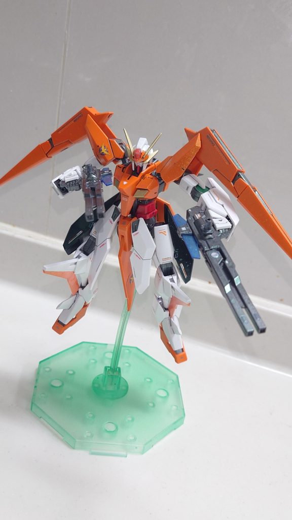 GNツインビームライフルはもう１丁作りました!アニメを見返していたら２丁装備しているシーンもありまして再現したくなりました(gundam-kao6)１丁のイメージでしたがゲーム等でも意外と２丁使ってるのに気がつきました(gundam-kao5)