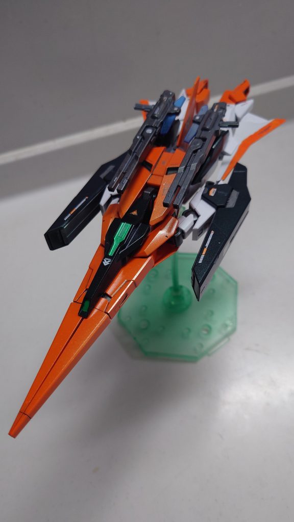 「飛行形態に変形」機首部がGNビームライフルになっています！