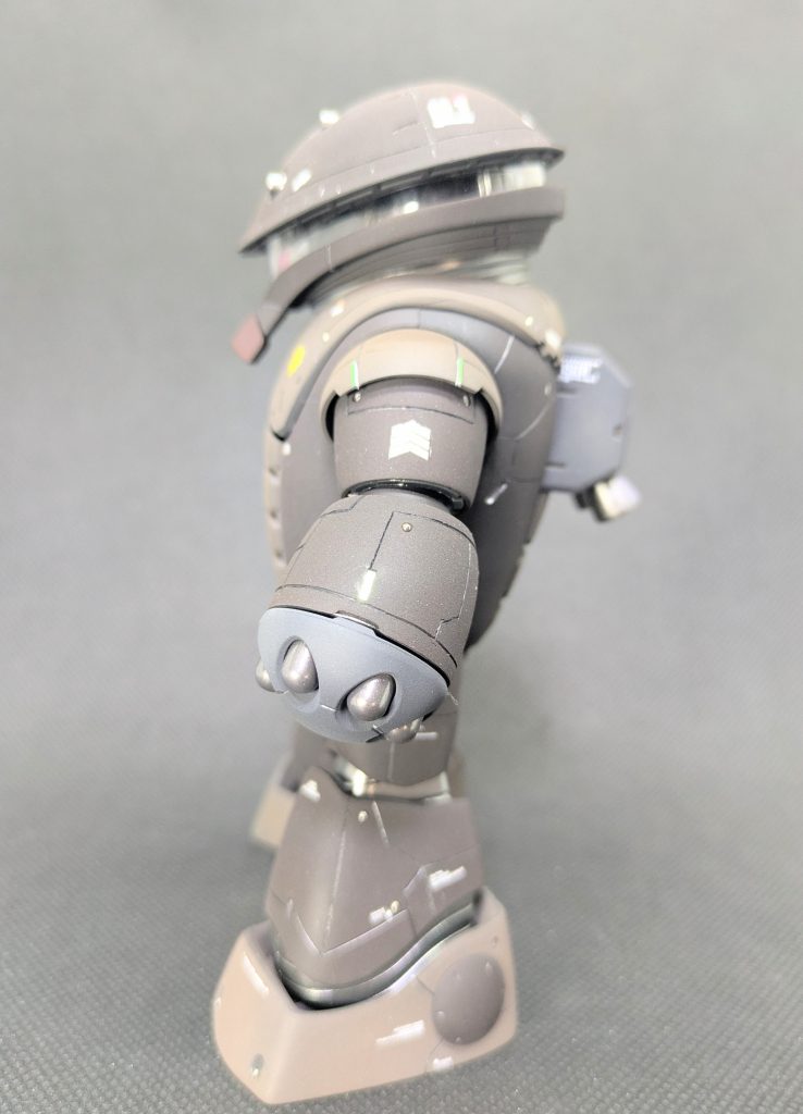 サイドショット左✨️連邦の機体と違ってジオンの機体、特にこのアッガイは曲面が多いのでスジ彫りするのはかなり骨が折れました😅