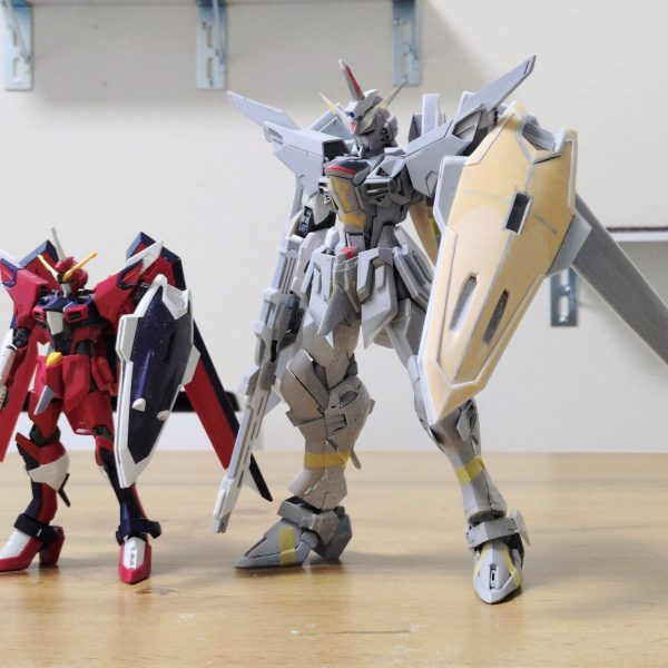 無事にシールドも形になり、これにて1/100イモータルジャスティス全体で作るおおまかなパーツは作り終えました。こっから雑に作ったパーツの修正、ディテール追加等、ブラッシュアップの作業に入るので完成前はこれが最後かと。GW明け、5月中の完成投稿できたらと思います🙇‍♂（2枚目）