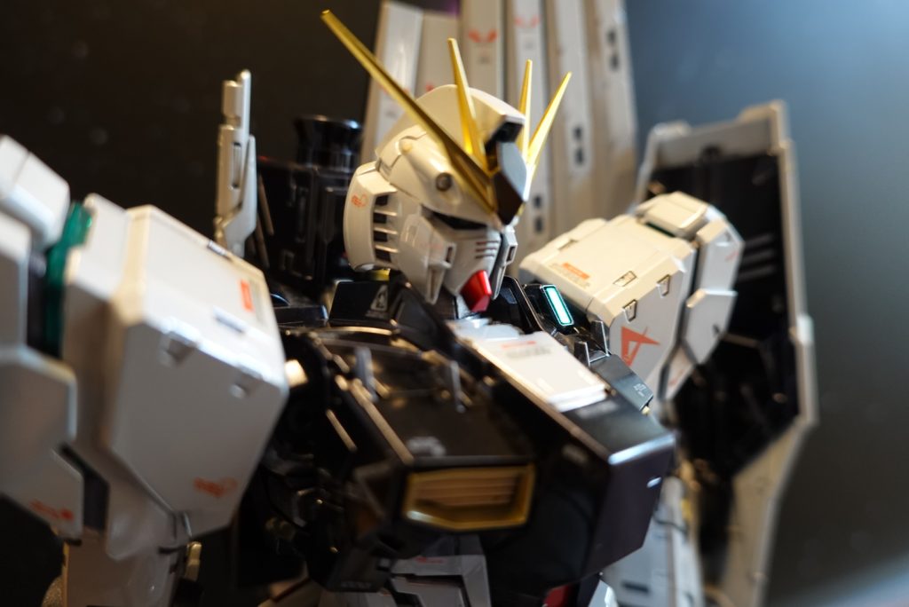 ノーマルかチタニウムか相当悩みましたが、塗料代の事考えたら値段変わらなさそうだったのとチタニウムの仕上がりに興味もありこっちにしました。高いだけあって綺麗でした！ゲート処理は出来ないけど、、、