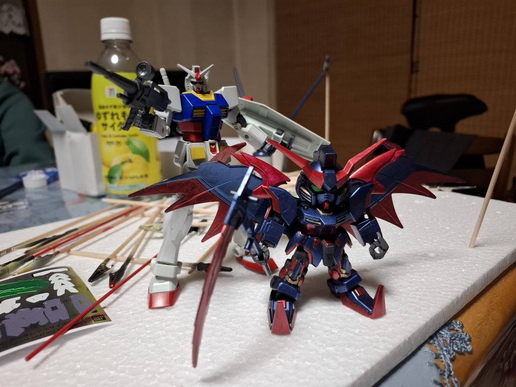 特にポージングさせる程の可動域もないので、友人作のEGガンダムとの２ショットです。