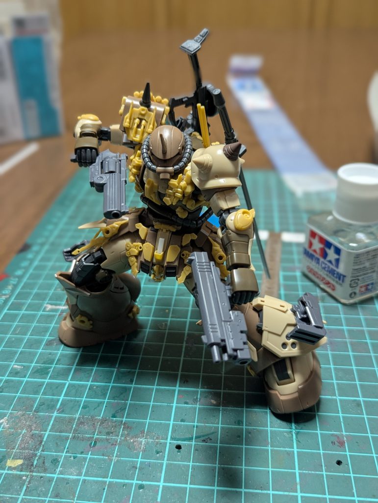 高機動ザク地上用を5体作りましたが、元が良くてポーズがつけやすく楽しめました☺