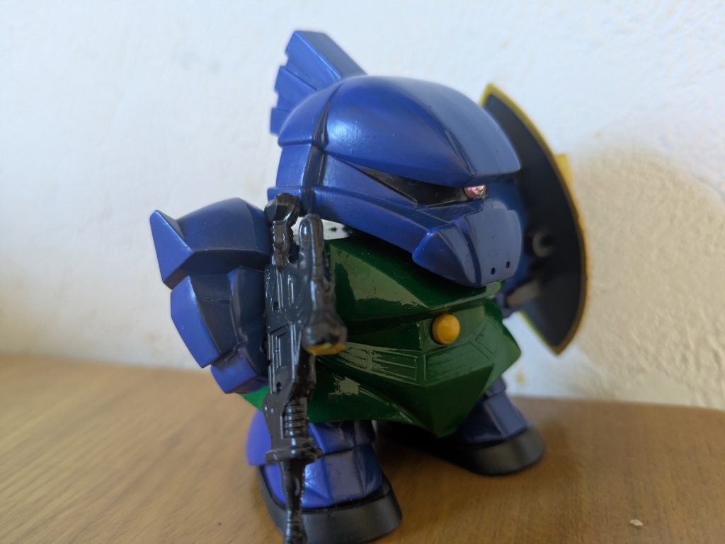 トサカを取り穴埋めし、ブタバナ？は、初めて買ったピンバイスで穴あけ。ビームライフルは、レジンで複製しまさした。