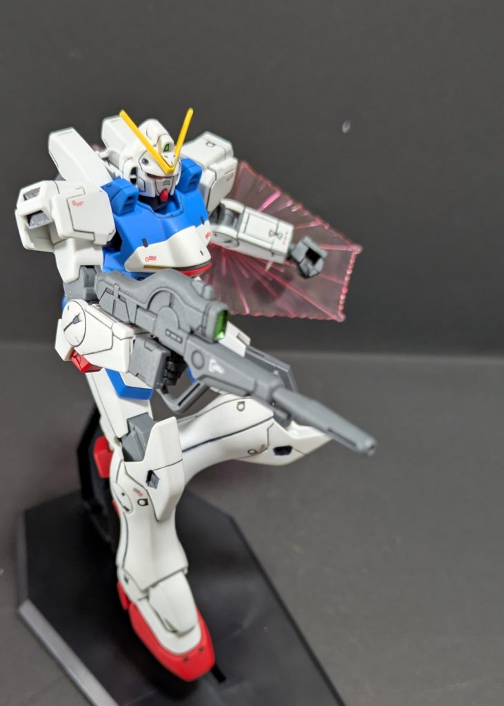 ビームサーベル2本、扇状サーベル、ビームシールドのクリアパーツにビームライフル、コアファイターまで付いてます‼️小型MSということで本体は少し小さめですが付属品は充実してますね✨️