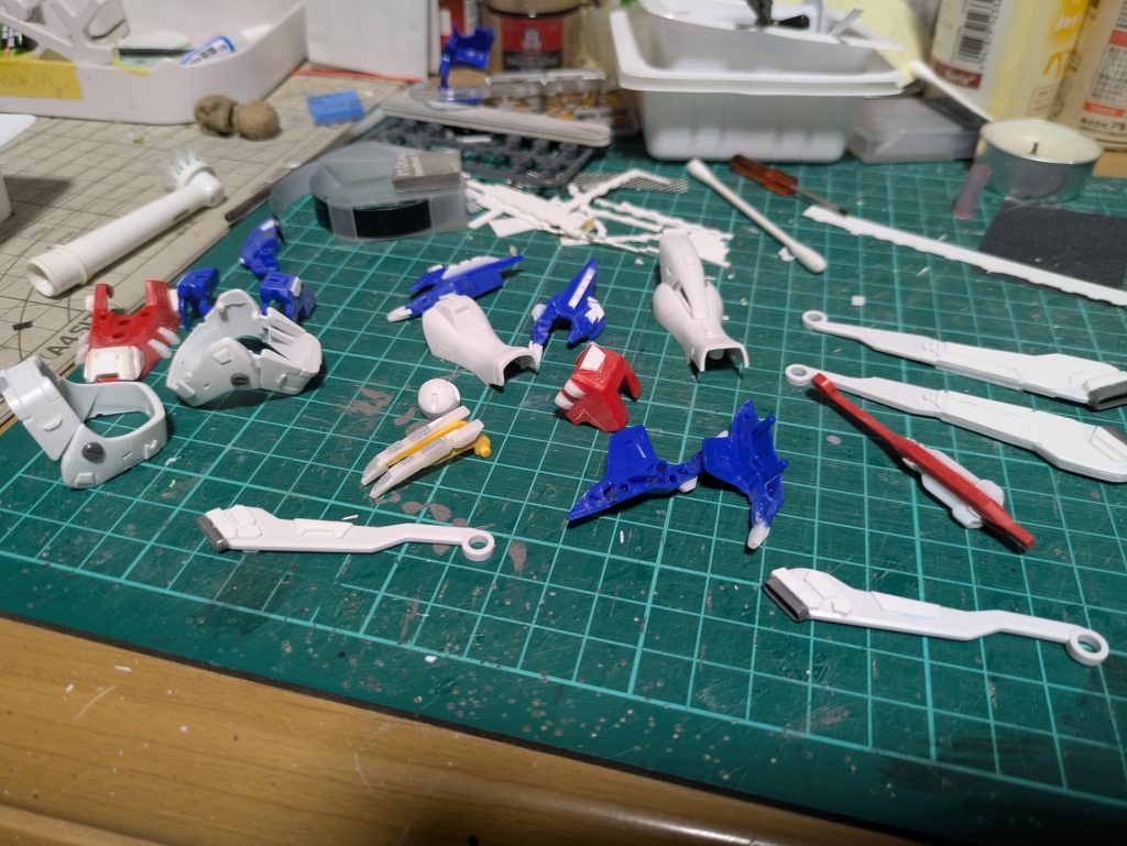 掘ったり、貼っつけたり、やすったり………なかなか段差を消しきれませんでした